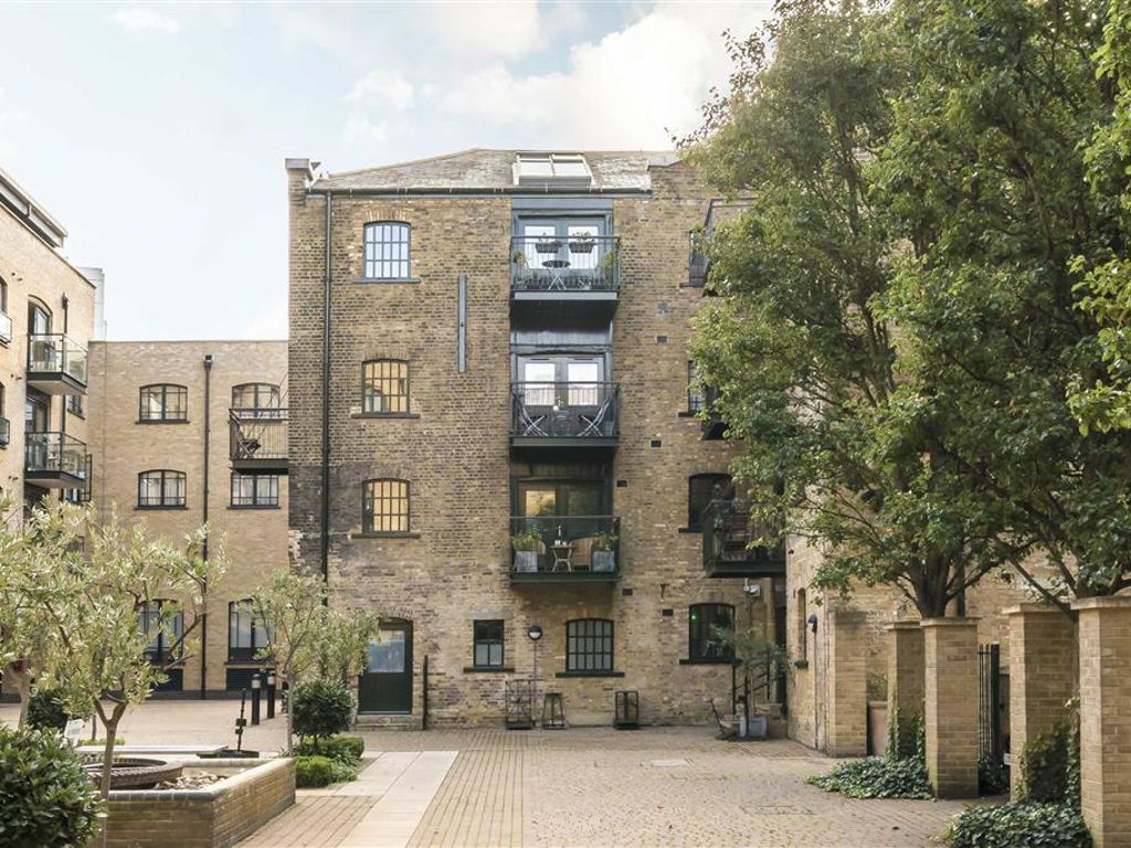 1 bed flat for sale in Butlers & Colonial Wharf, London SE1, £750,000