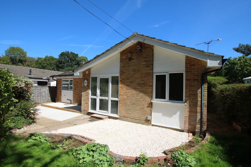 3 bed detached bungalow to rent in Headley Heath Approach, Boxhill KT20, £2,350 pcm