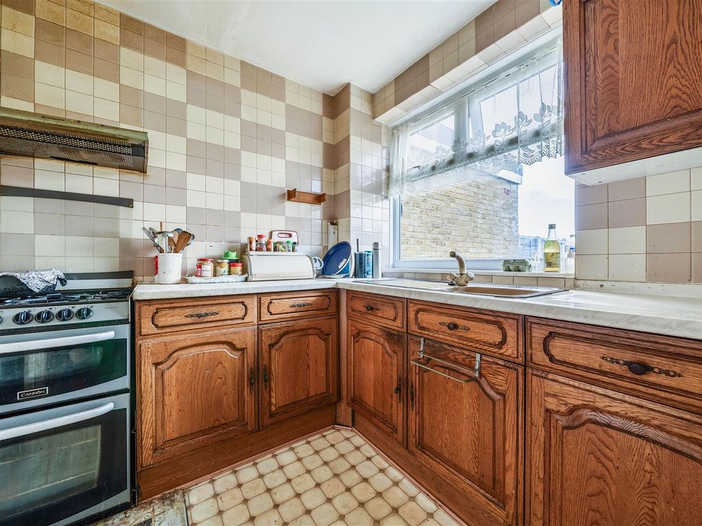 3 bed terraced house for sale in Boxgrove Road, London SE2, £390,000