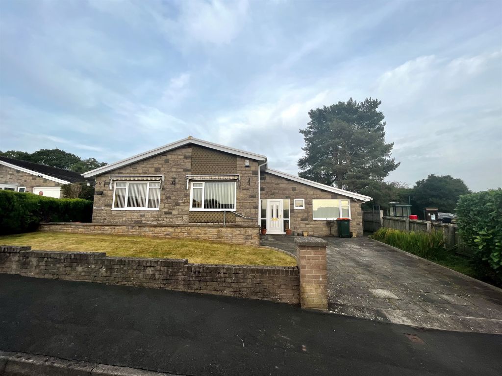 4 bed detached bungalow for sale in Greenmeadow Drive, Penhow, Caldicot NP26, £395,000