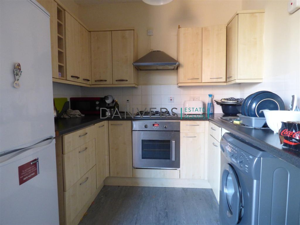 2 bed shared accommodation to rent in Western Boulevard, Leicester LE2, £893 pcm