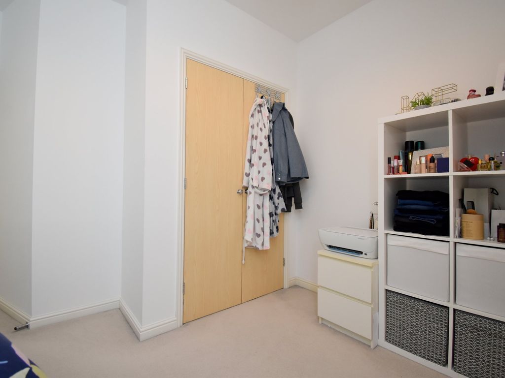 2 bed flat for sale in Saturn Way, Biggleswade SG18, £270,000