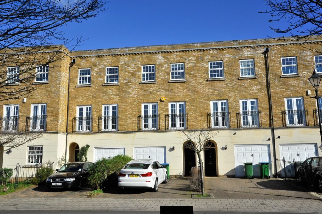 4 bed town house to rent in Chadwick Place, Kingston KT6, £2,850 pcm