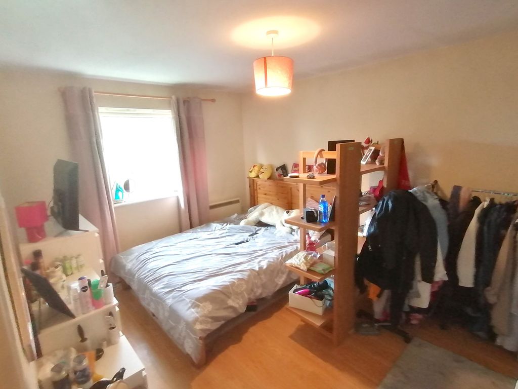 2 bed flat for sale in Melling Drive, Enfield, Greater London EN1, £325,000