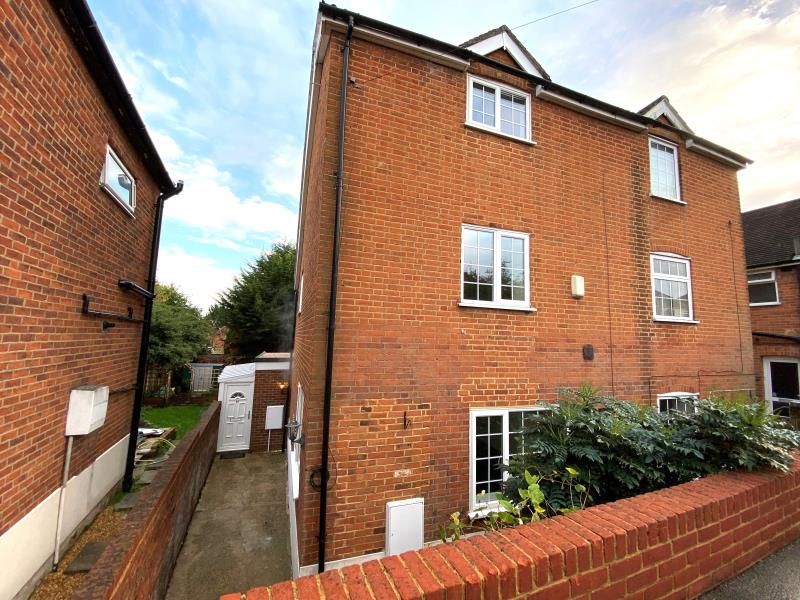 3 bed semi-detached house to rent in New Cross Road, Guildford GU2, £2,100 pcm