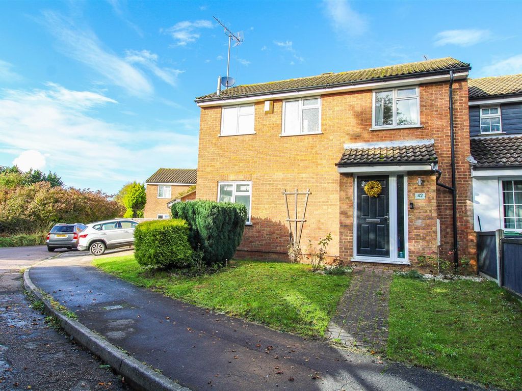 3 bed end terrace house for sale in Crown Close, Sheering, Bishop's Stortford CM22, £410,000