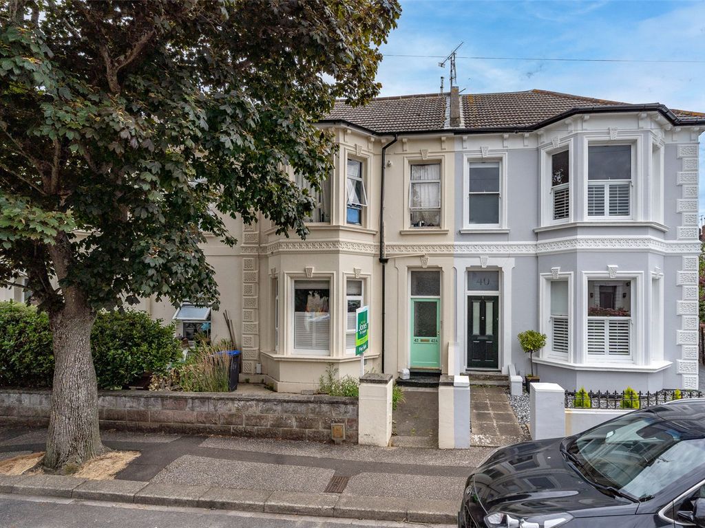 2 bed flat for sale in Christchurch Road, Worthing, West Sussex BN11, £260,000