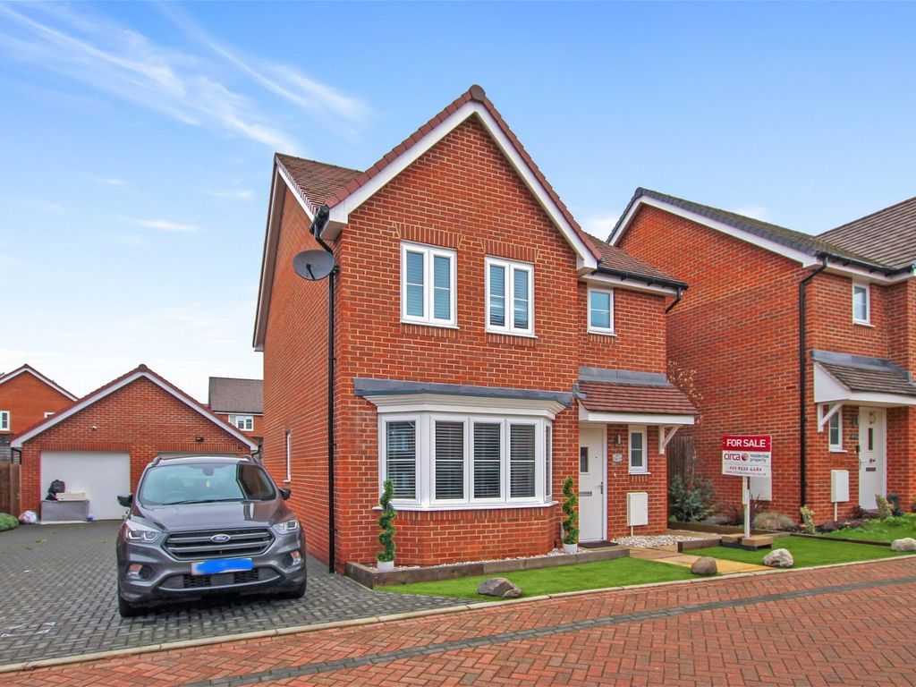 3 bed detached house for sale in Ongar, Essex CM5, £585,000