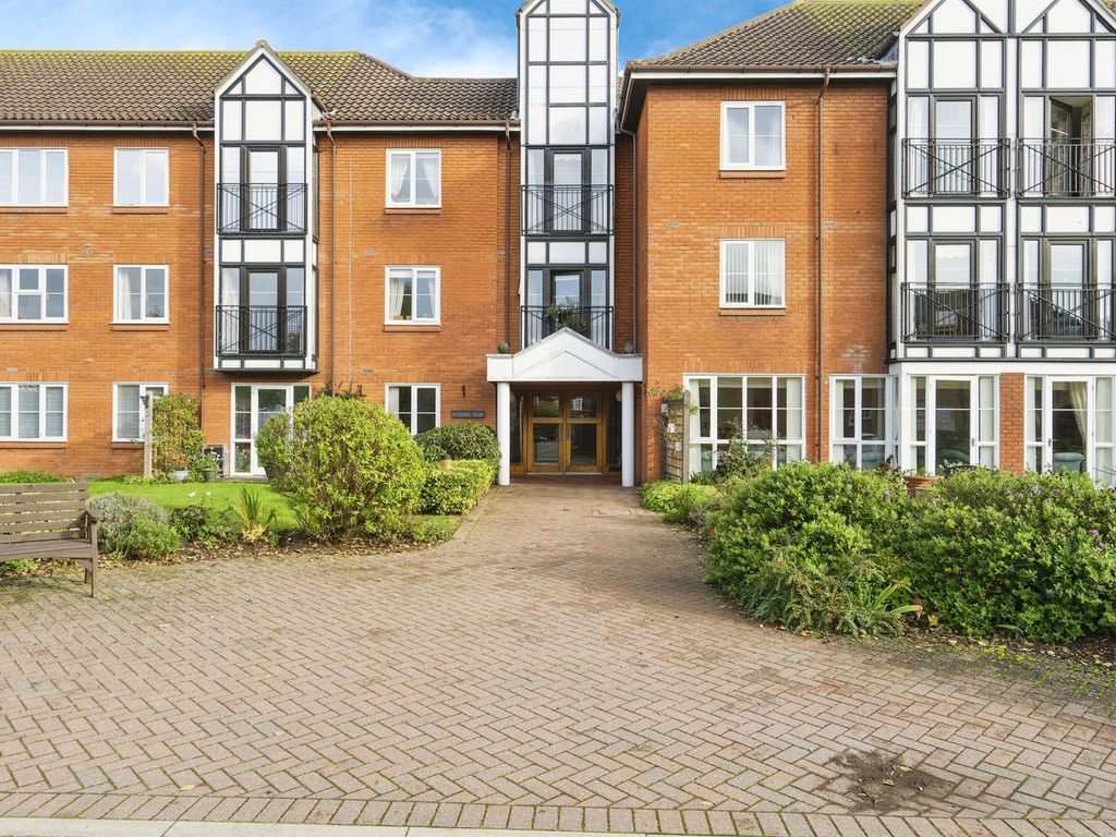 2 bed property for sale in Ashdown Court, Cromer NR27, £190,000