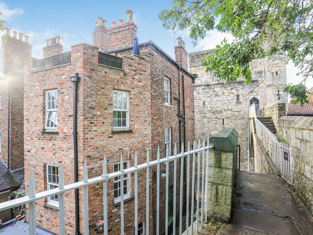 4 bed town house for sale in Goodramgate, York YO1, £875,000