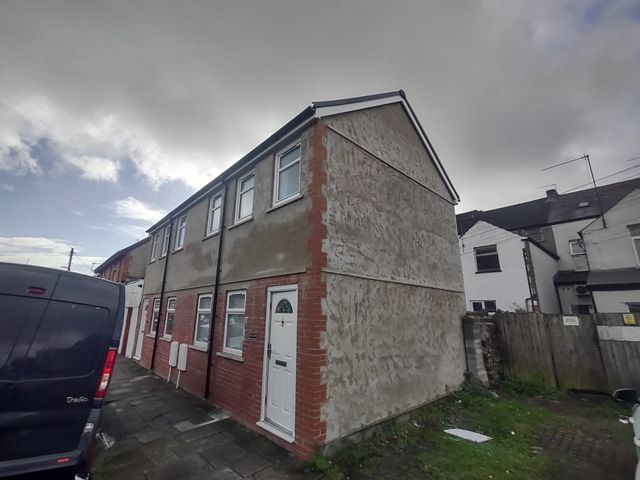 2 bed maisonette to rent in Alexander Street, Cathays, Cardiff CF24, £995 pcm