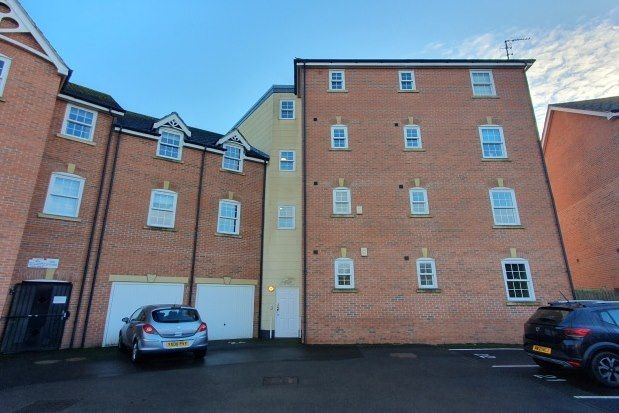 2 bed flat to rent in Fossview House, York YO31, £1,050 pcm