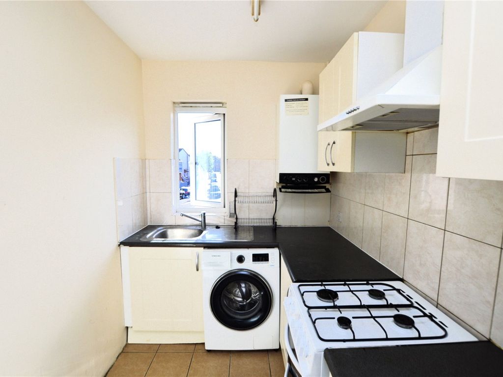 1 bed flat to rent in Thornton Road, Thornton Heath CR7, £1,300 pcm
