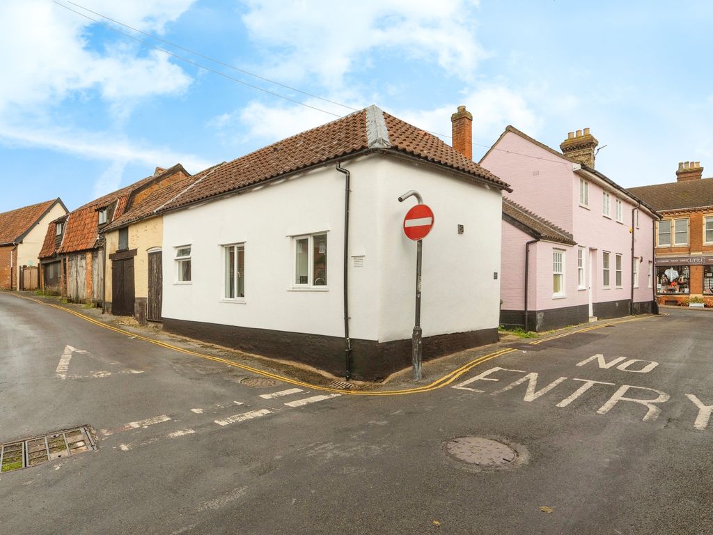 1 bed link-detached house for sale in Friarscroft Lane, Wymondham, Norfolk NR18, £160,000