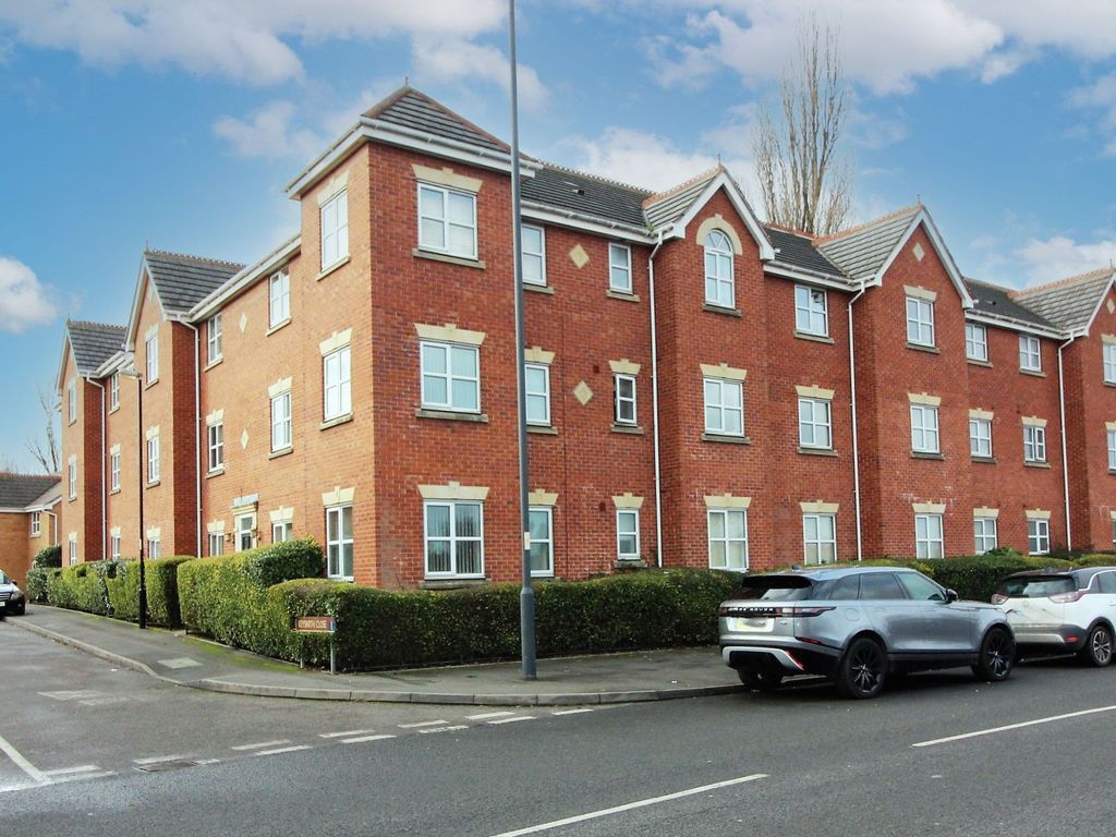 2 bed flat for sale in Keysmith Close, Willenhall WV13, £95,000