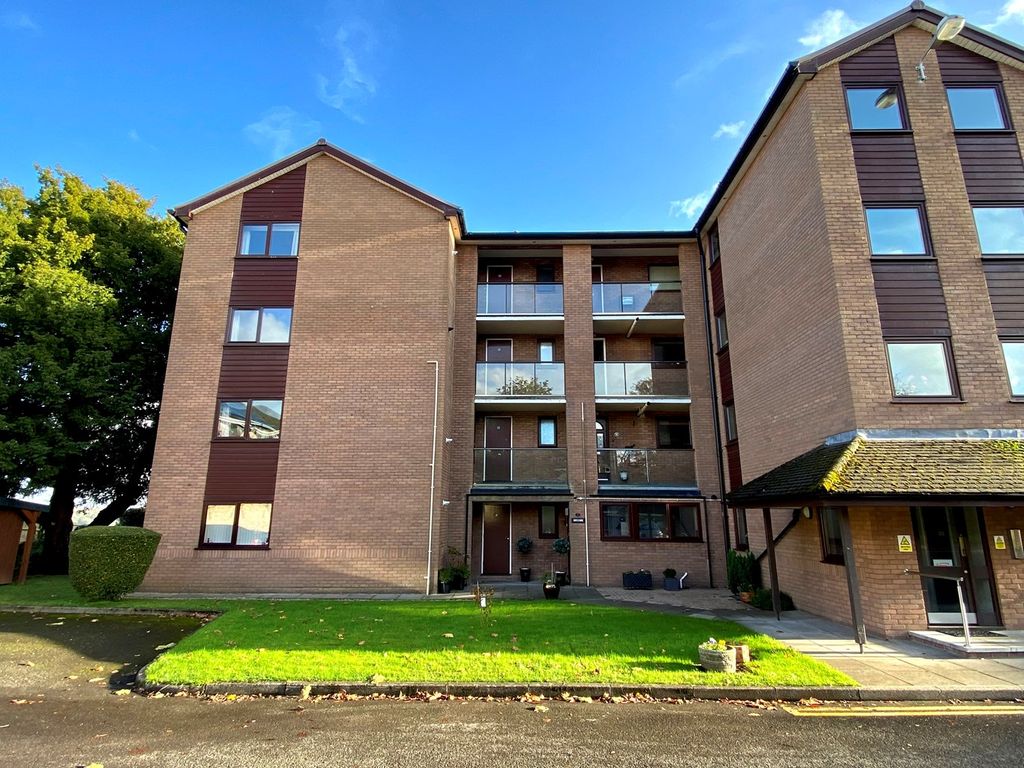 2 bed flat for sale in Foxwood Close, Bassaleg, Newport NP10, £199,950