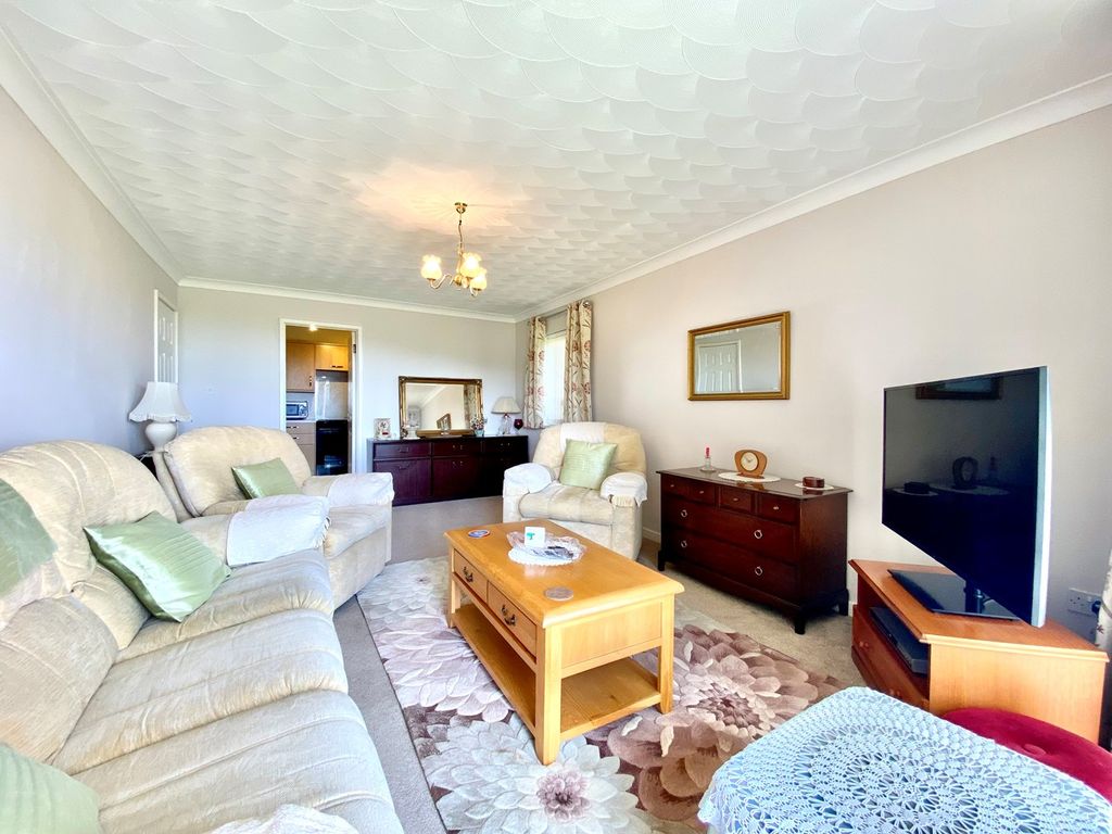 2 bed flat for sale in Foxwood Close, Bassaleg, Newport NP10, £199,950