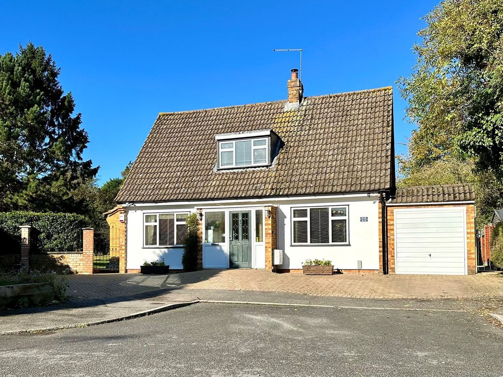 5 bed detached house for sale in Medlars Mead, Hatfield Broad Oak, Bishop's Stortford CM22, £650,000