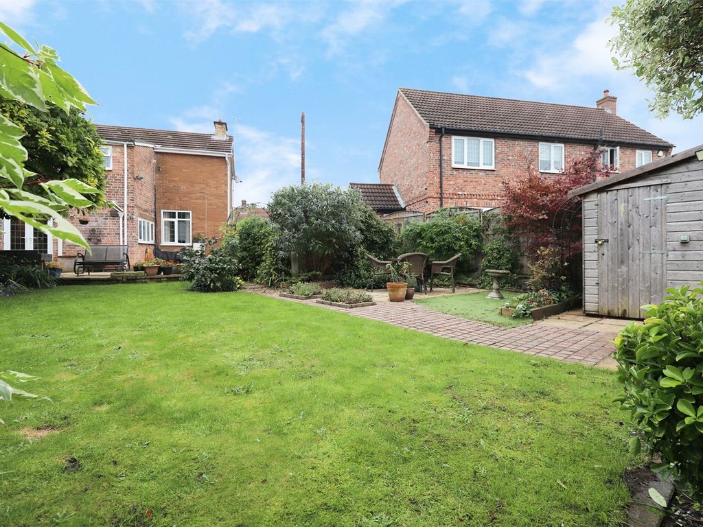 3 bed detached house for sale in High Street, Haxey, Doncaster DN9, £335,000