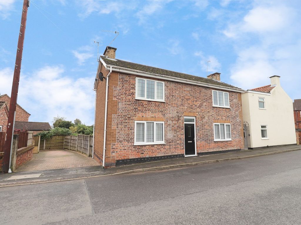 3 bed detached house for sale in High Street, Haxey, Doncaster DN9, £335,000