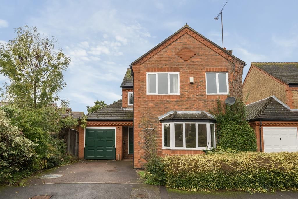 4 bed detached house for sale in Binfield, Bracknell RG42, £700,000