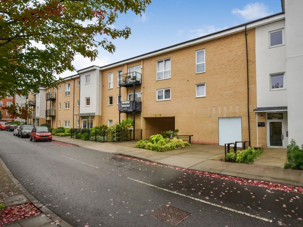 2 bed flat for sale in Havergate Way, Reading RG2, £245,000