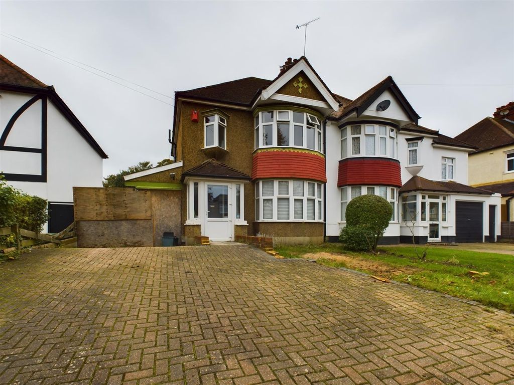 3 bed property for sale in Fryston Avenue, Coulsdon CR5, £575,000