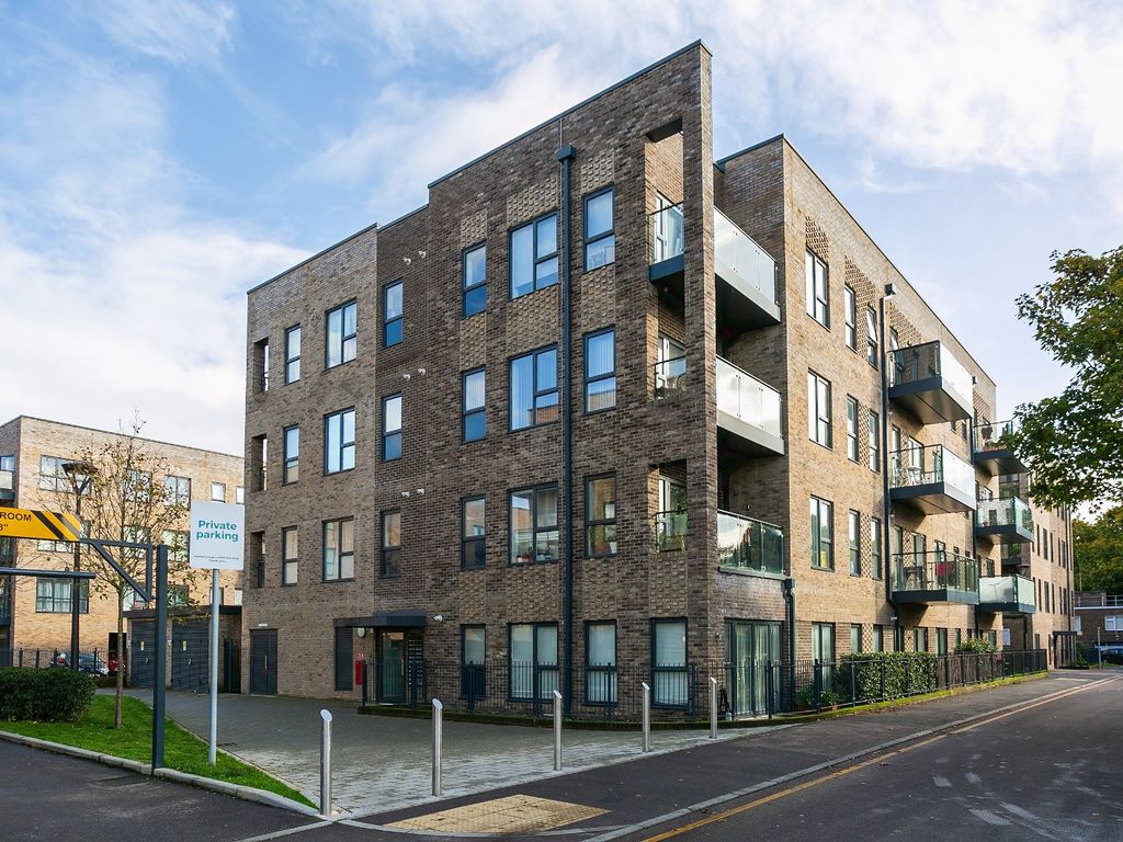 1 bed flat for sale in Bucknall Place, Watford, Hertfordshire WD19, £260,000