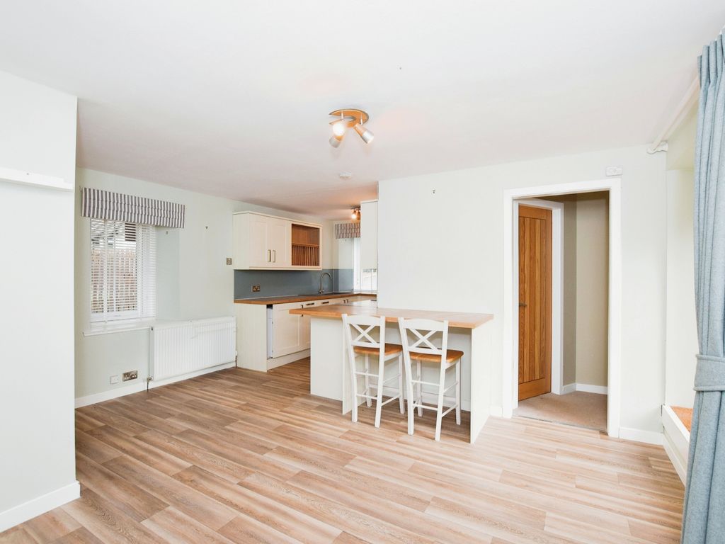 2 bed flat for sale in Well Road, Dunning PH2, £149,995