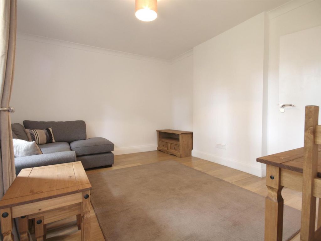 1 bed flat for sale in Hunton Street, Shoreditch E1, £395,000