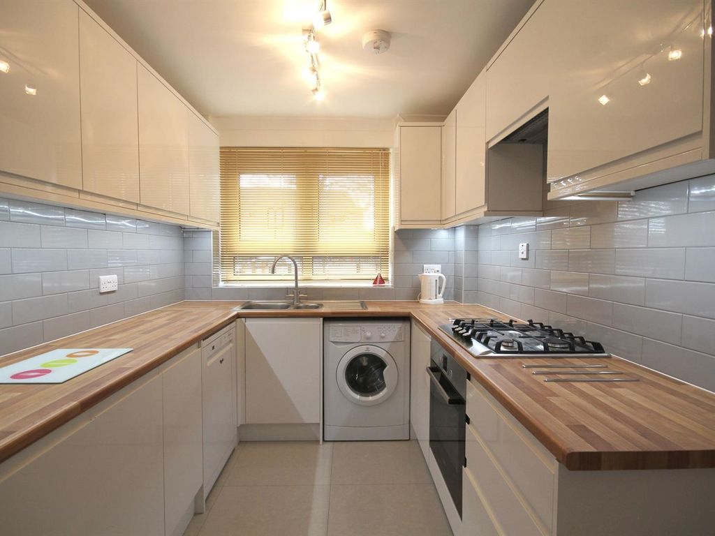 1 bed flat for sale in Hunton Street, Shoreditch E1, £395,000