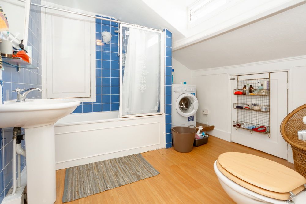 2 bed flat for sale in Ardbeg Road, Herne Hill, London SE24, £625,000