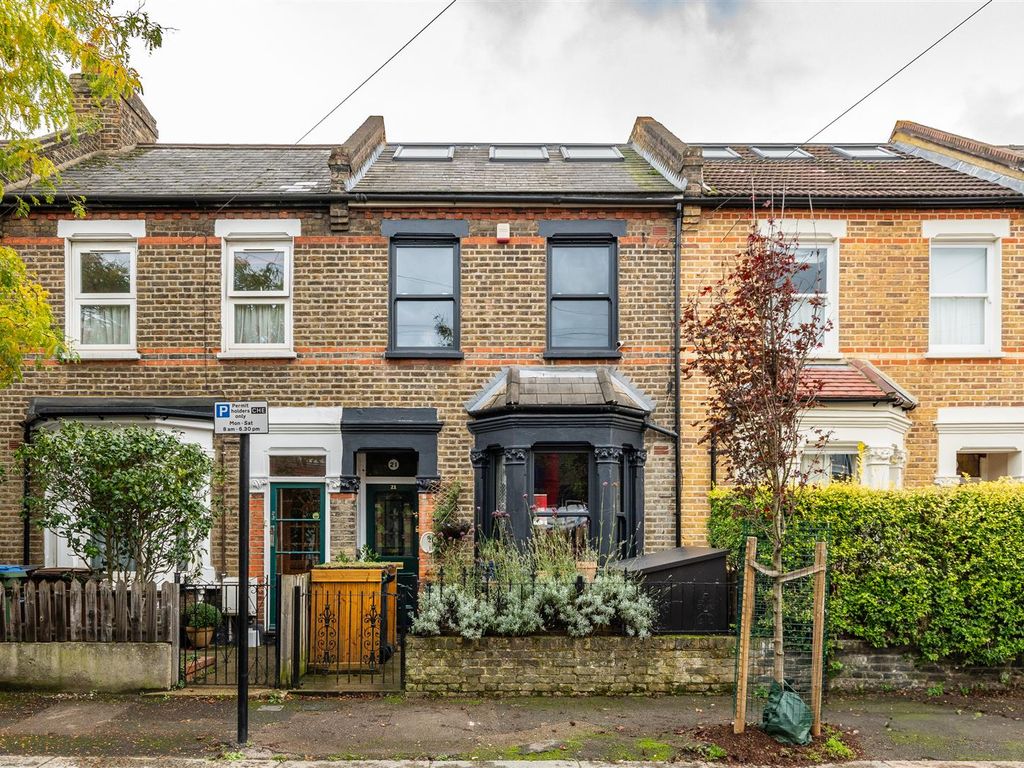 4 bed property for sale in Trumpington Road, London E7, £750,000