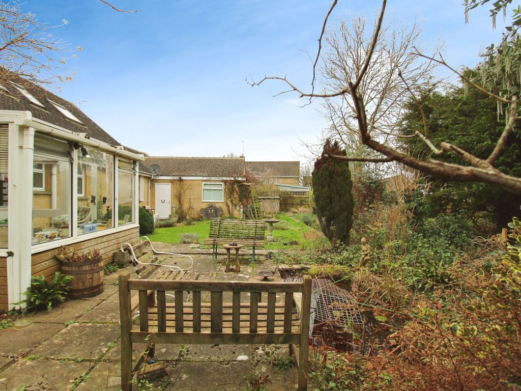 4 bed detached bungalow for sale in The Leaze, Ashton Keynes SN6, £650,000