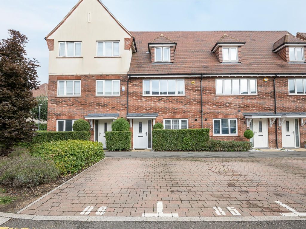 3 bed property for sale in Henry Darlot Drive, Mill Hill East NW7, £800,000