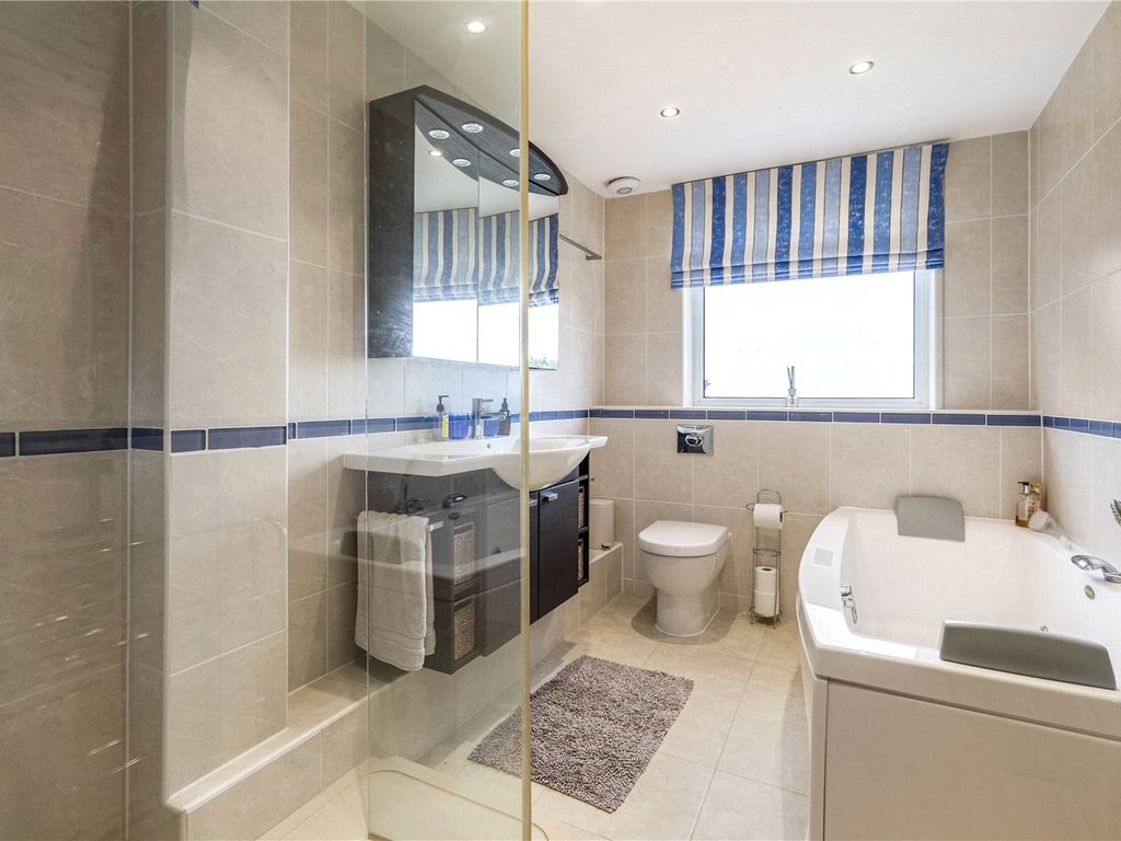 3 bed flat for sale in Martello Park, Canford Cliffs, Poole, Dorset BH13, £1,750,000