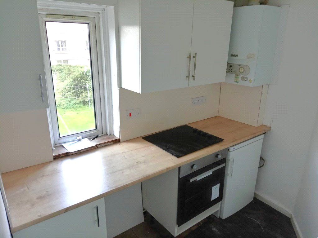 2 bed flat for sale in Queen Street, Peterhead, Aberdeenshire AB42, £39,000