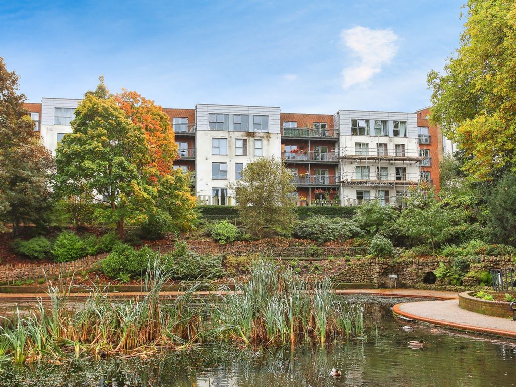 2 bed flat for sale in Medway Drive, Tunbridge Wells, Kent TN1, £245,000