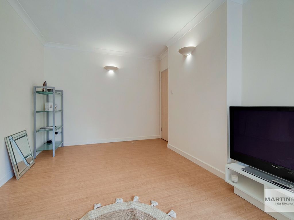 2 bed flat for sale in High Street, Purley CR8, £349,000