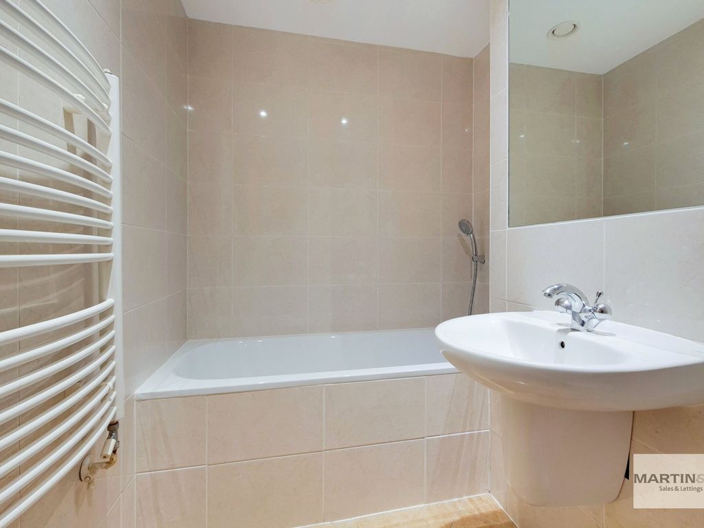 2 bed flat for sale in High Street, Purley CR8, £349,000