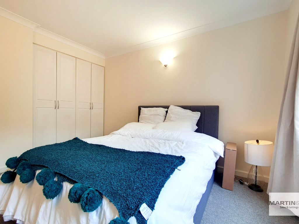 2 bed flat for sale in High Street, Purley CR8, £349,000