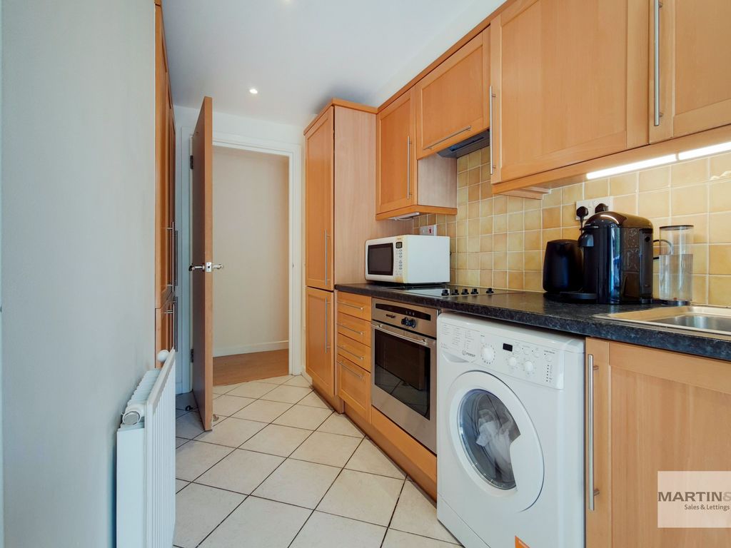 2 bed flat for sale in High Street, Purley CR8, £349,000