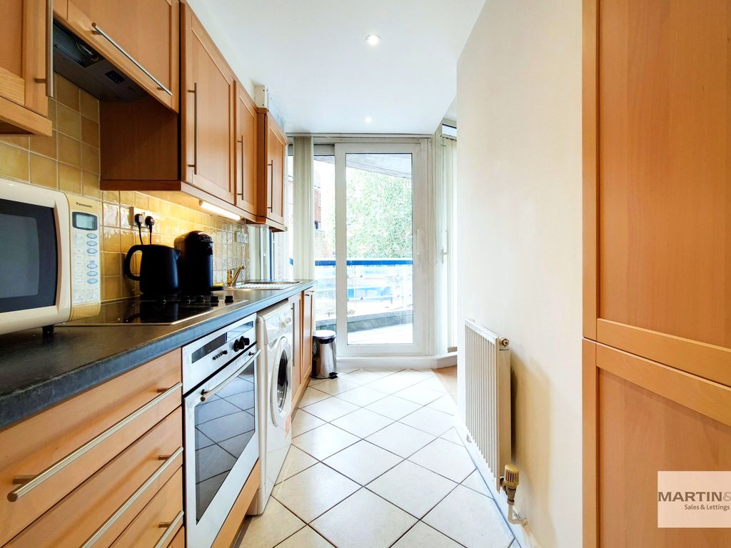 2 bed flat for sale in High Street, Purley CR8, £349,000