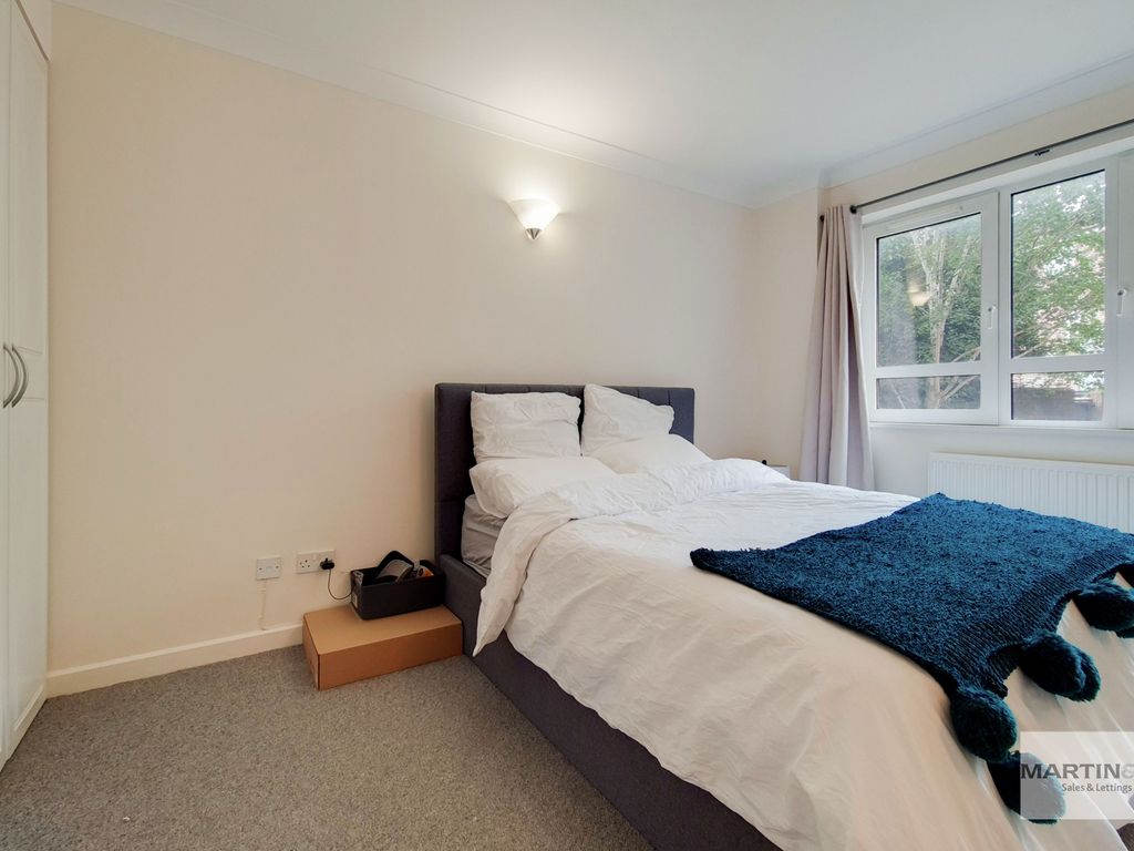 2 bed flat for sale in High Street, Purley CR8, £349,000