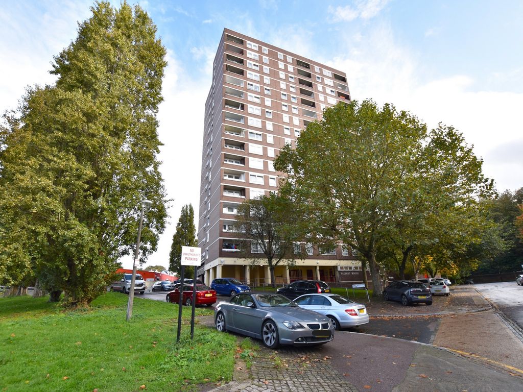 1 bed flat to rent in Valiant House, Charlton SE7, £1,600 pcm