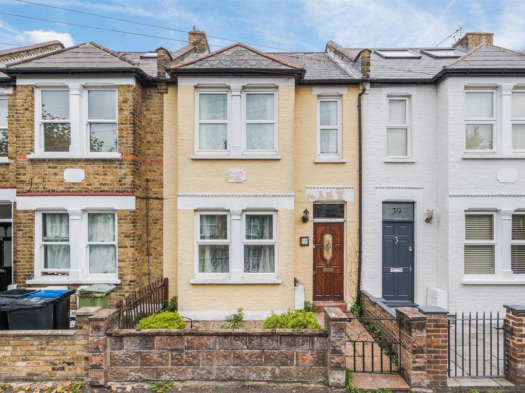 2 bed property for sale in Aston Road, London SW20, £600,000