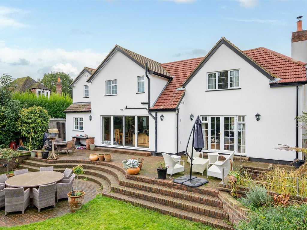 5 bed detached house for sale in Rabley Heath Road, Welwyn AL6, £1,350,000