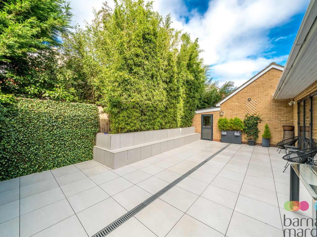 4 bed detached house for sale in Marwood Drive, London NW7, £1,700,000