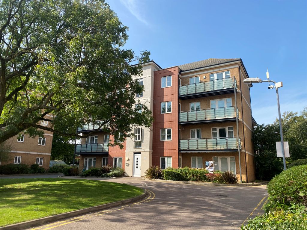 2 bed flat for sale in The Parklands, Dunstable LU5, £210,000