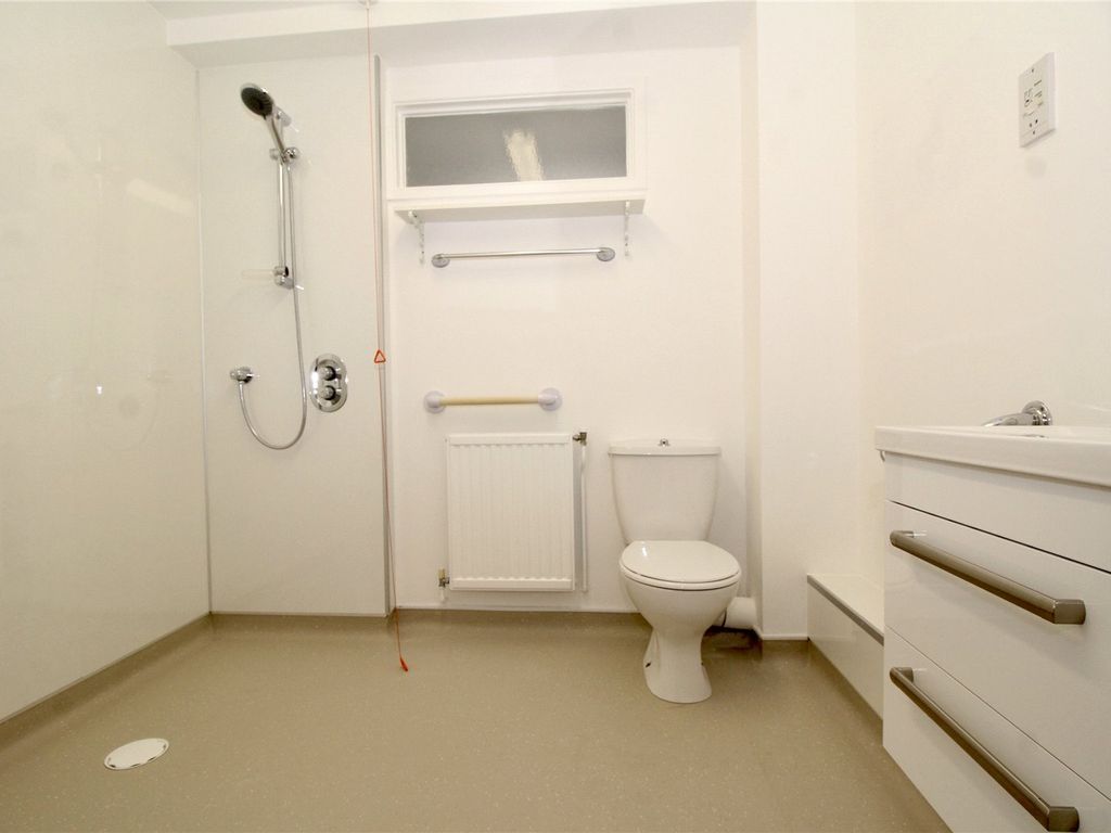 2 bed flat for sale in Ashby Court, Ashby Road, Hinckley, Leicestershire LE10, £123,000